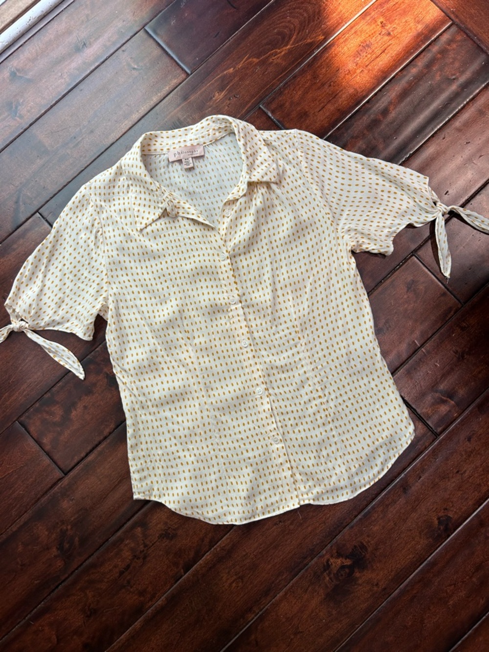 Philosophy - Cream top with Yellow Print Short Sleeve Button-Down Blouse Medium